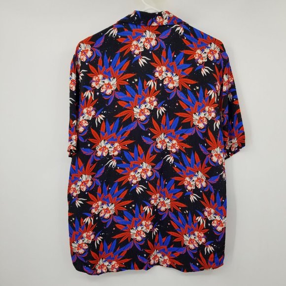 SSS World Corp Red and Blue Short Sleeved Button Down Shirt Size Medium - Picture 2 of 11